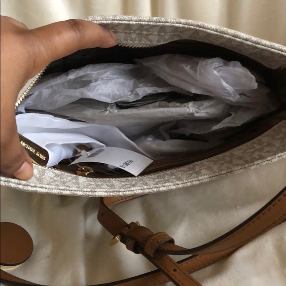 MK CROSSBODY MESSENGER BAG - Picture 5 of 7